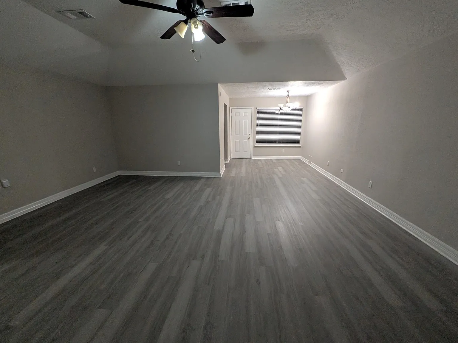 3 bed, 2.0 bath, 1377 sqft, $1,850 — Photo 3