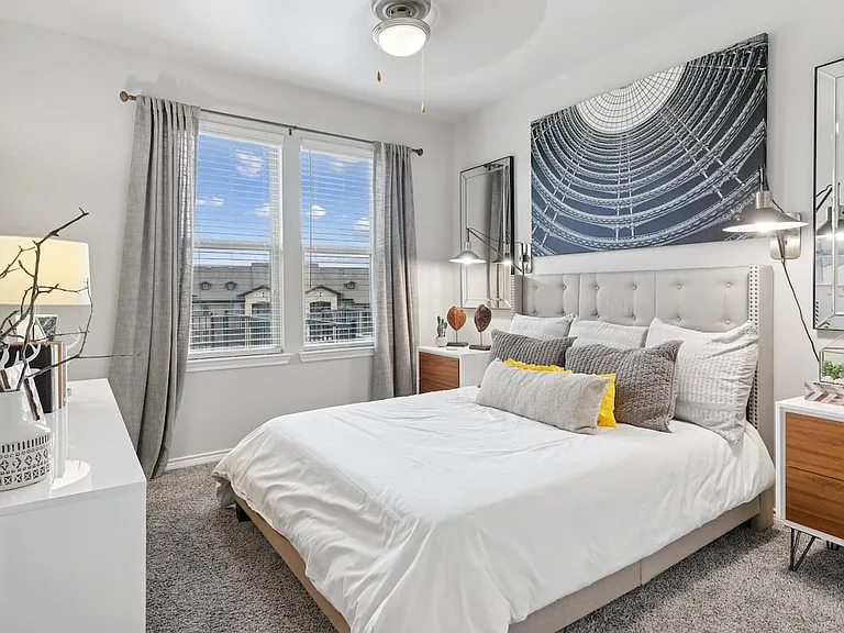 Bedroom with carpet