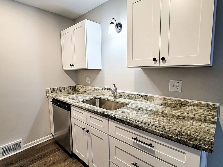 590 E Lewiston Ave — Photo 13