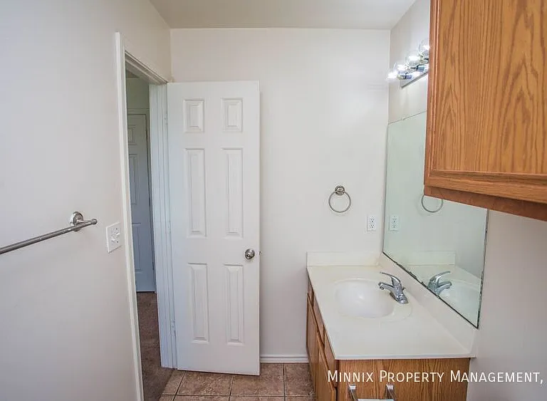 514 N Clinton Ave #B — Photo 7