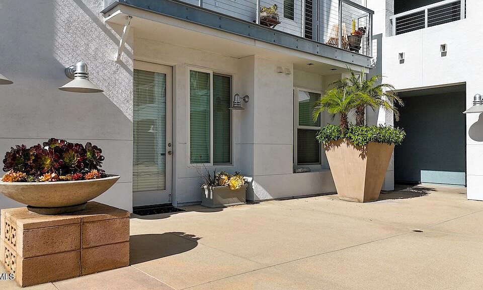 1st image of 1901 Victoria Ave #115