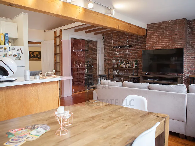 11 Pinckney St #4 — Photo 2