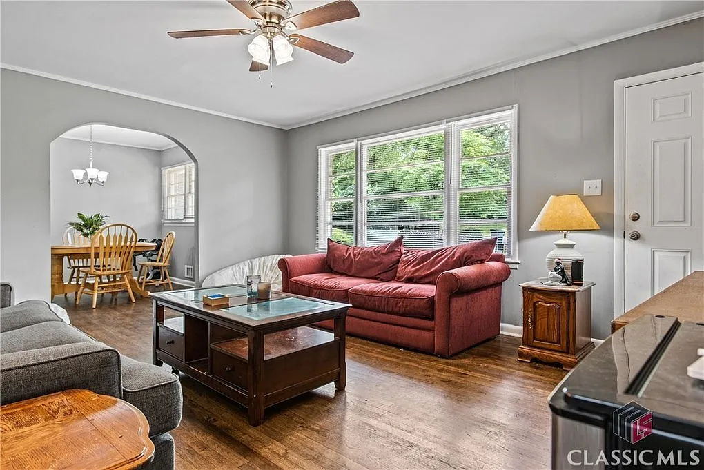 4 bed, 2000 sqft, $2,600 — Photo 2