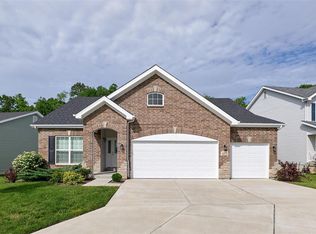 571 Winding Bluffs Dr, Fenton, MO