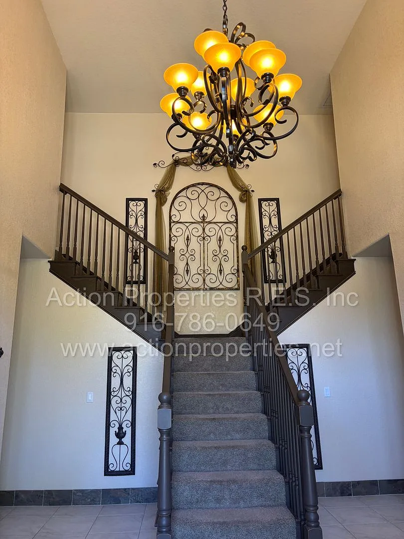 Gorgeous Furnished Villa Tree Lake Village Area - 4 Bed, 3.5 Bath - Beautiful Views - Spacious Pr... — Photo 4