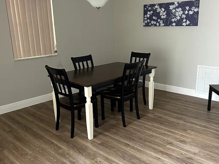 484 Hildalgo Dr — Photo 5