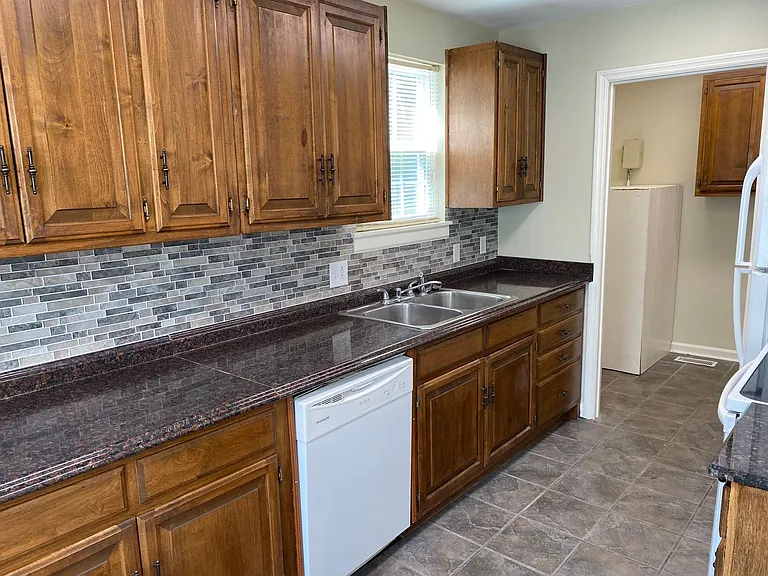 748 Meadowlark Dr — Photo 3