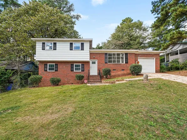 1924 Ashton Rd, Fayetteville, NC 28304