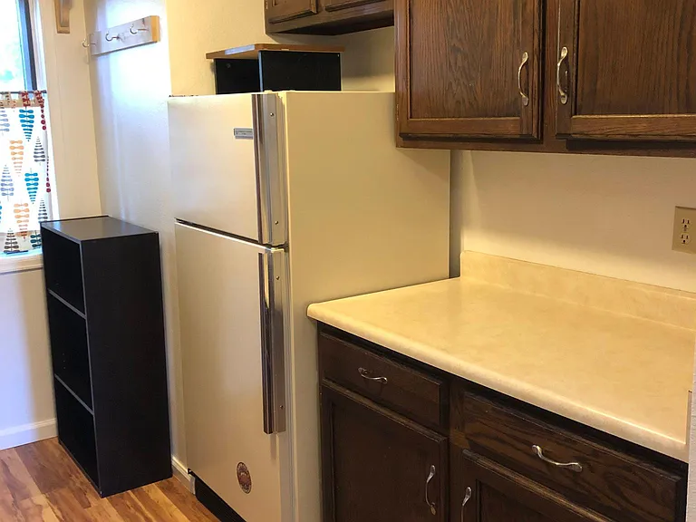 Galley kitchen, kitchenware provided