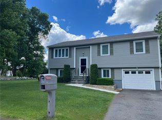 4 Glenna Dr, Smithfield, RI 02917