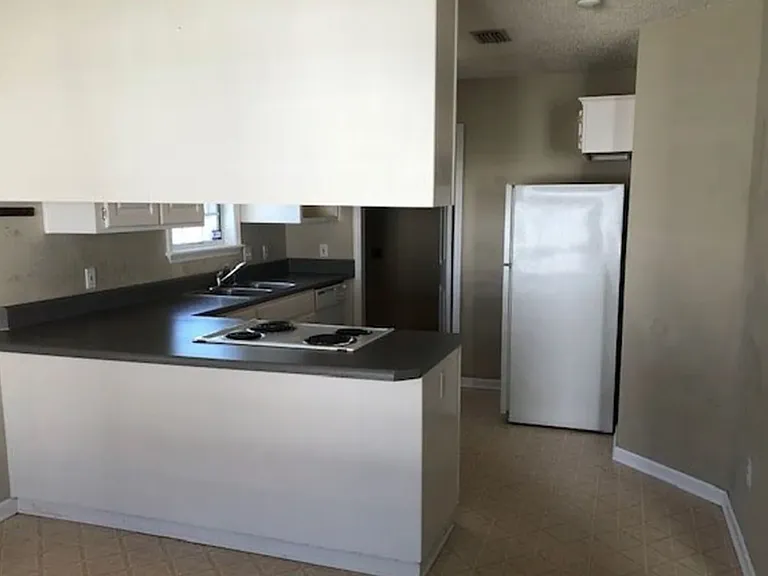 4126 Sedgwyck Ln — Photo 3