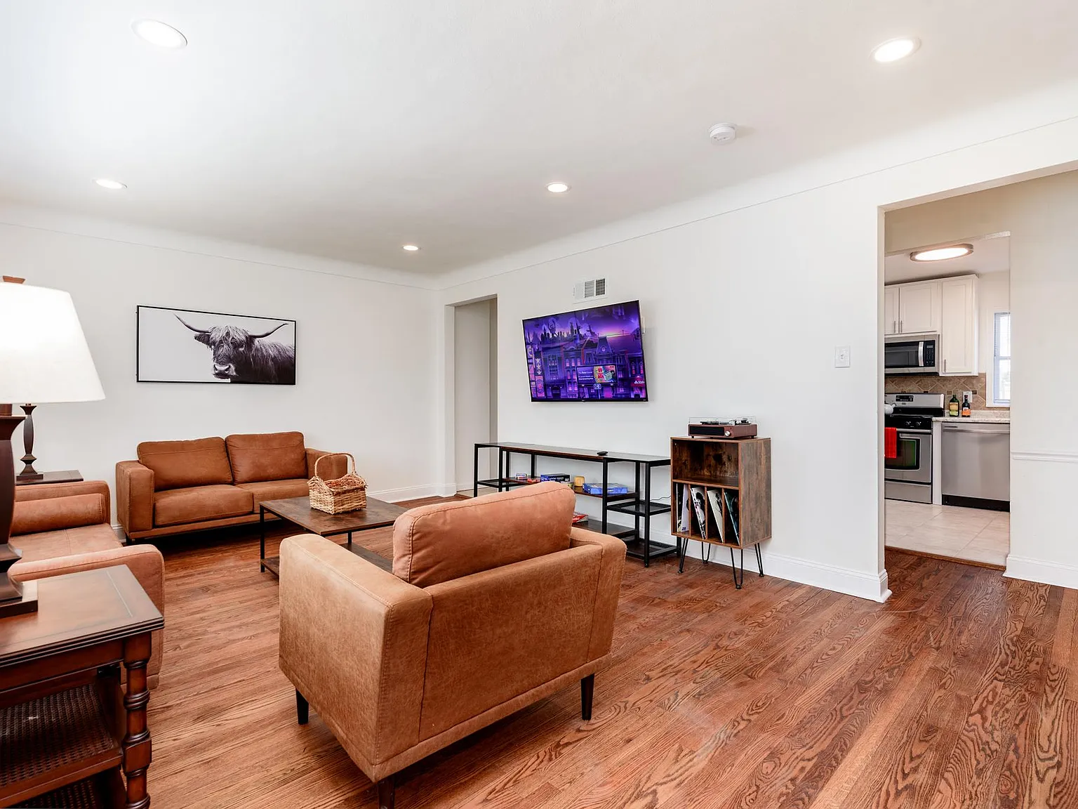 4 bed, 2700 sqft, $4,500 — Photo 3