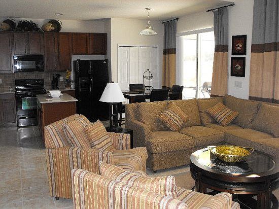 WAS5P621OC-family-room