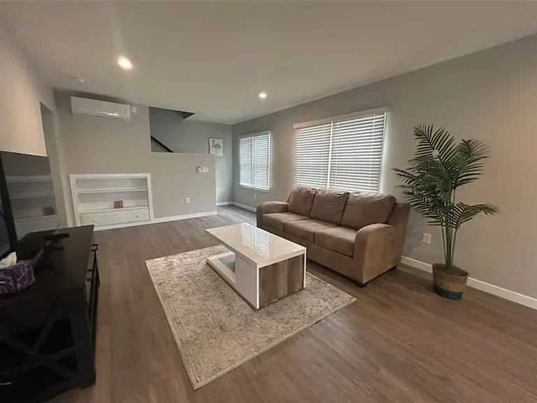 181 N Waverly St #181 — Photo 4