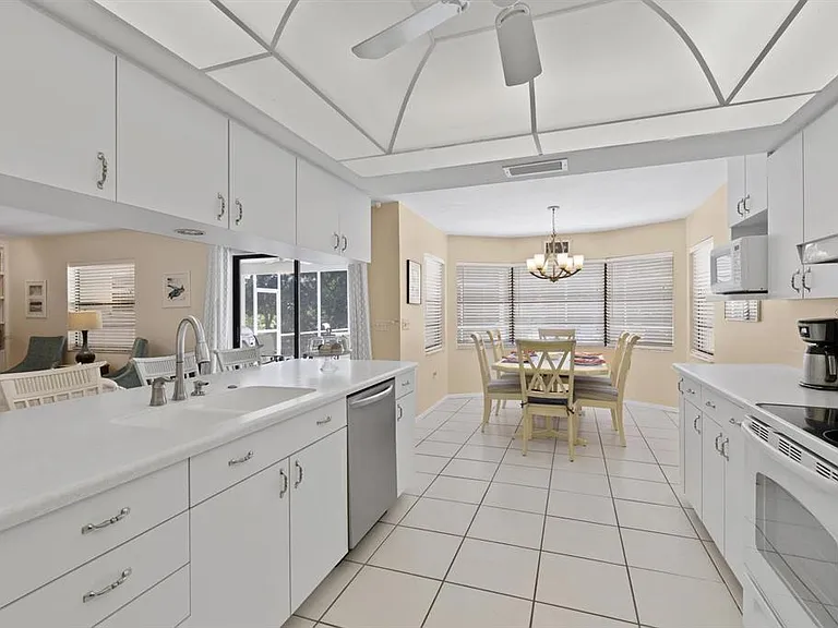 1895 Buccaneer Cir — Photo 2