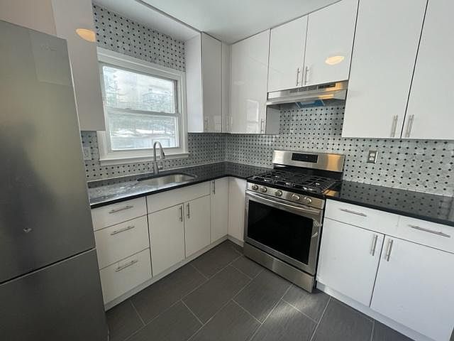 1st image of 140 Bennett Ave #B