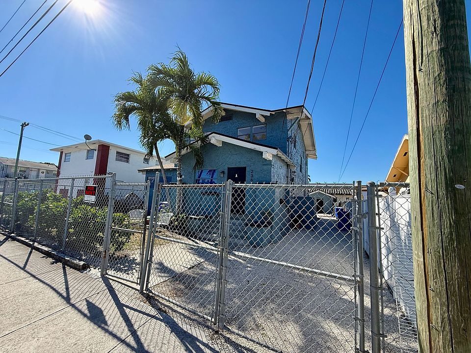 1st image of 236 SW 10th Ave