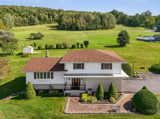 210 McLeod Rd, Graniteville, VT 05654