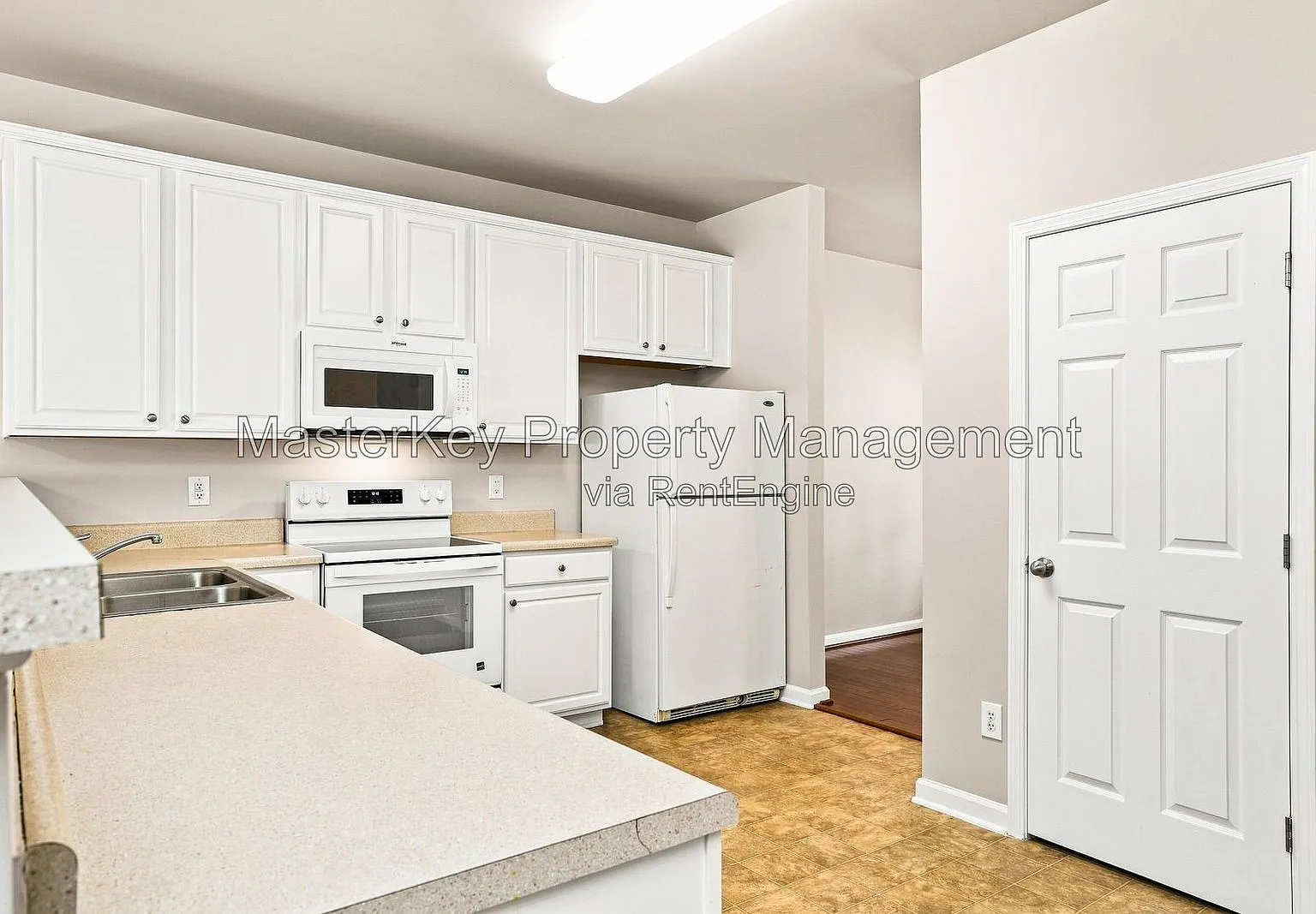 3 bed, 2.5 bath, 1520 sqft, $1,700 — Photo 3