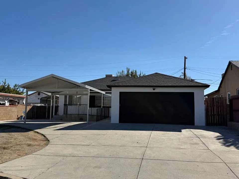 1268 E Avenue R2