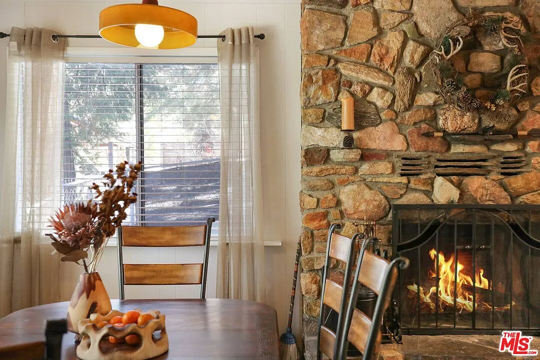3 bed, 1.5 bath, 1143 sqft, $3,500 — Photo 4
