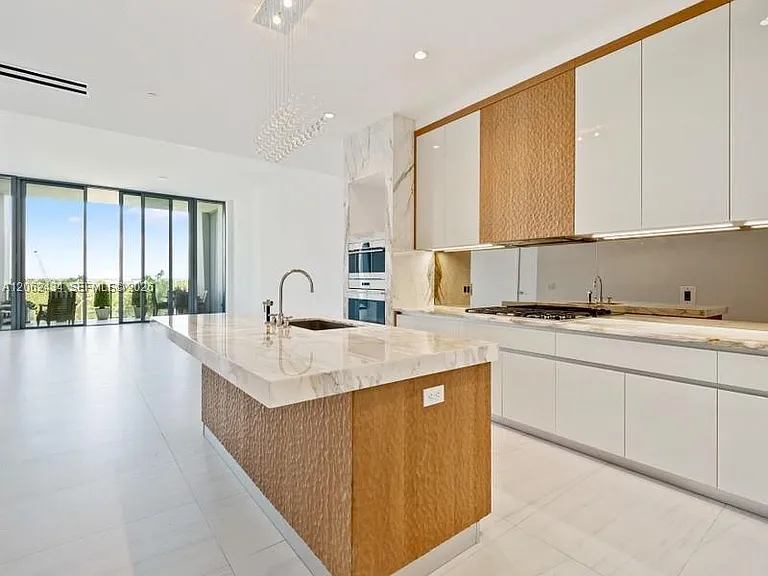 2811 S Bayshore Dr #5C — Photo 16