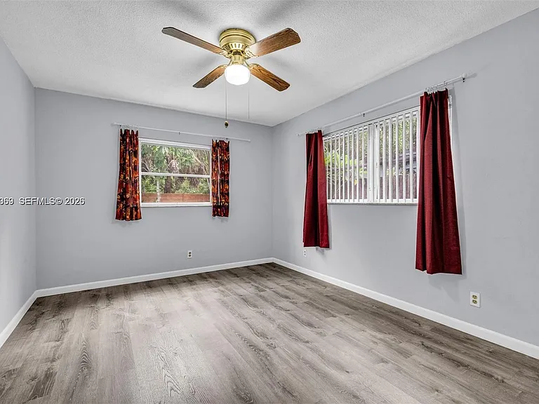 851 SW 49th Ter — Photo 19