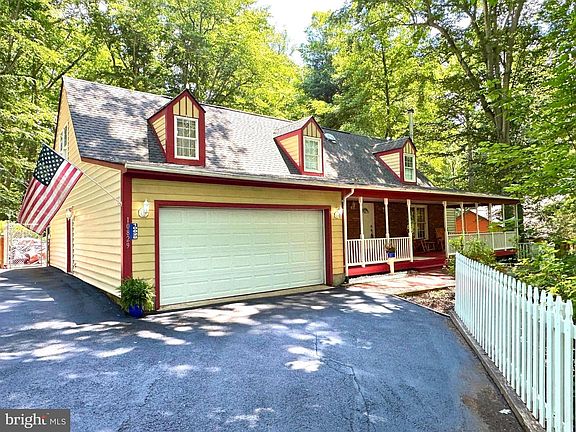 2nd image of 10829 Moore Dr