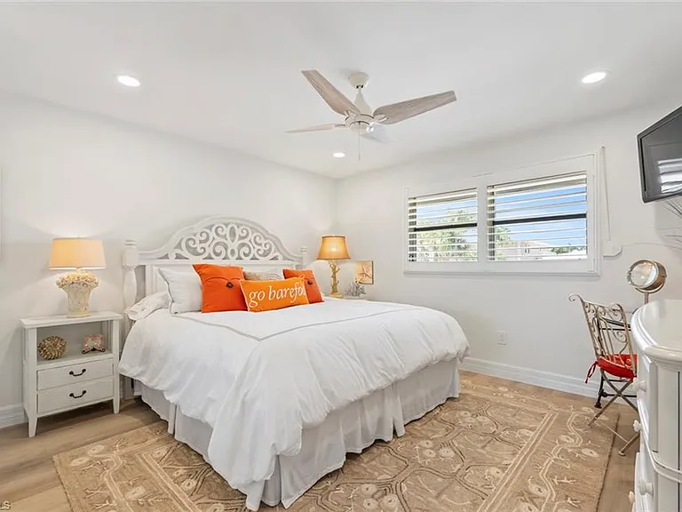 1910 Gulf Shore Blvd N #204 — Photo 22