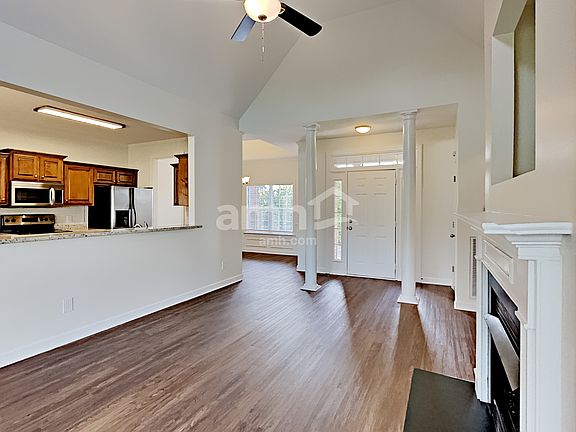 4th image of 563 Summit Way