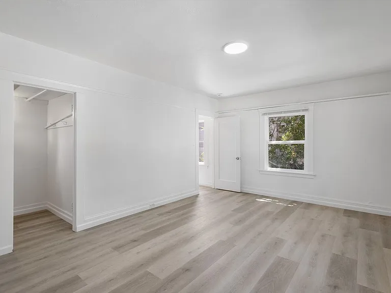 Lincoln Ave 2255 — Photo 31