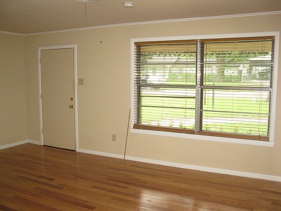 4th image of 2122 W 1st Ave