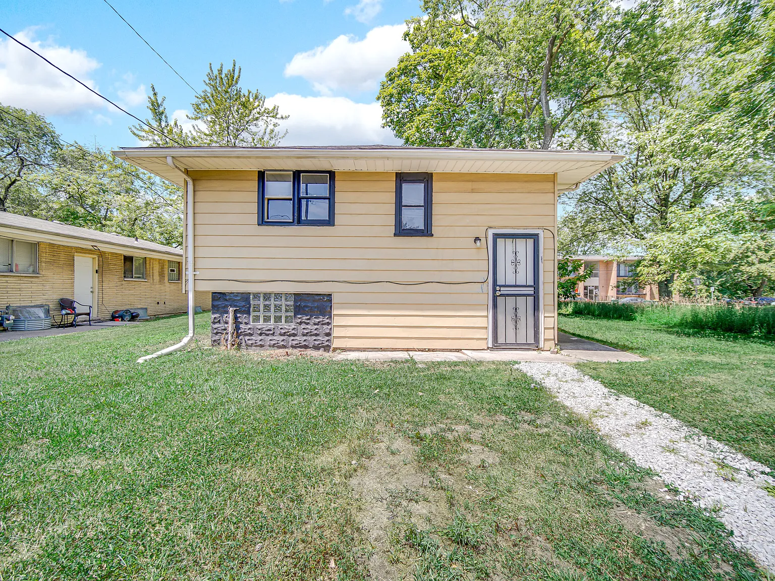 3 bed, 1128 sqft, $1,685 — Photo 3