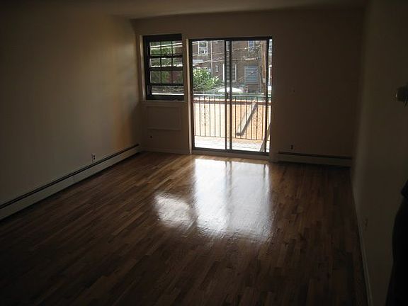 3rd image of 2526 38th St APT 3R
