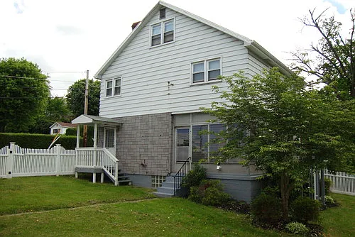 10 Hill St photo 1