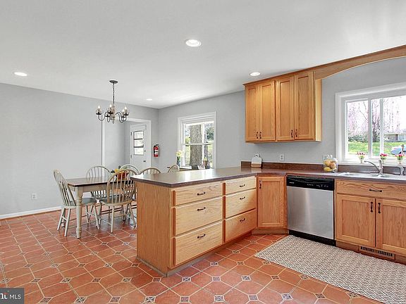 4th image of 408 Sassafras Ct