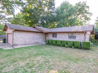 818 Apple Dr, Grove, OK 74344