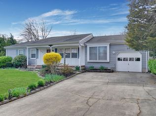 10 Lake Spring Ct, Island Heights, NJ 08732