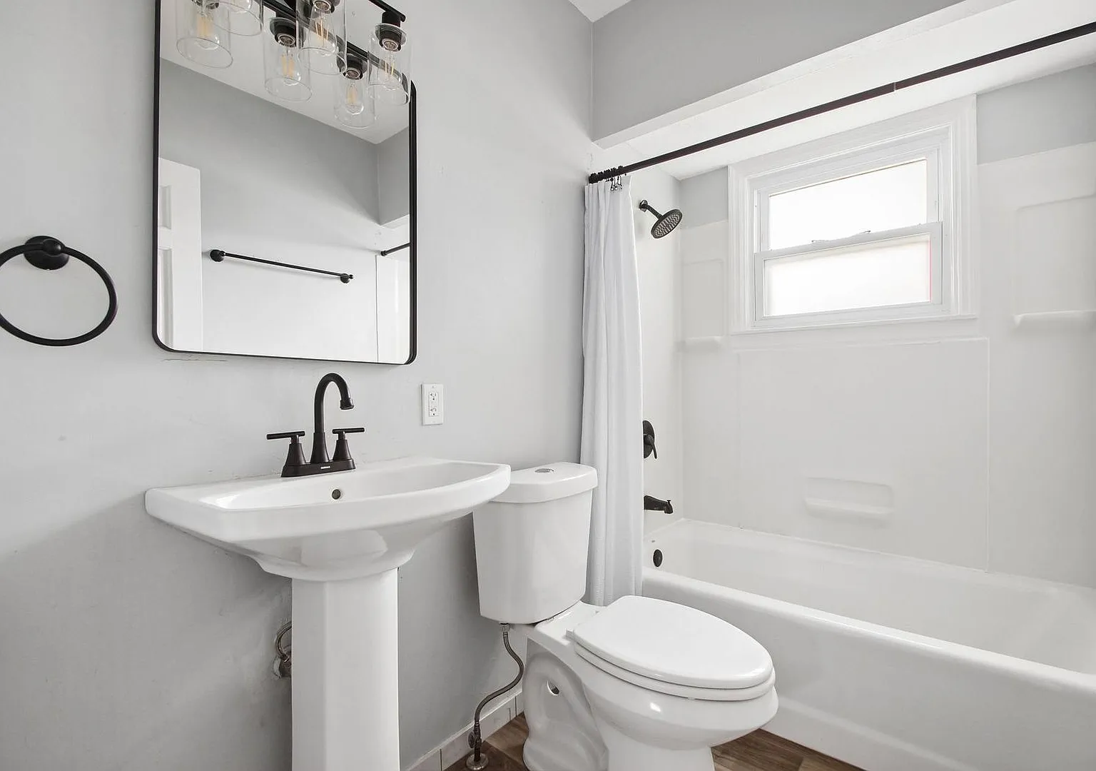 Remodeled Clintonville Cape Cod w/Private Yard & Garage! — Photo 4