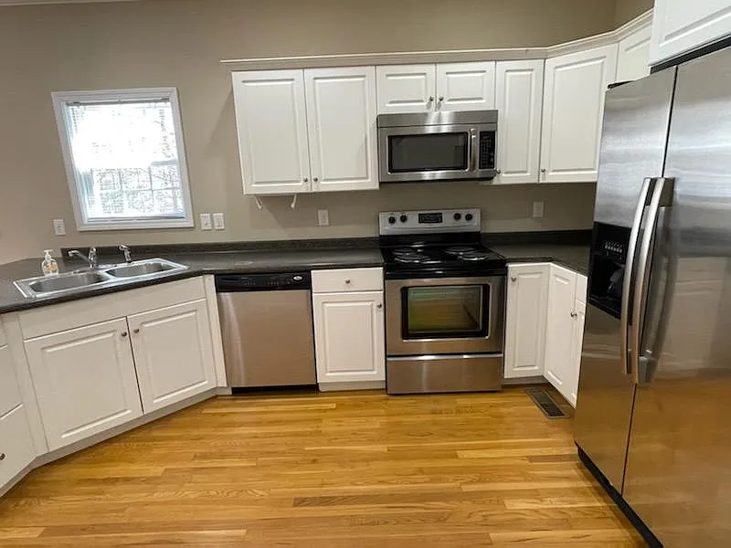 3 bed, 2.5 bath, 1400 sqft, $1,575 — Photo 4