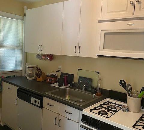 5th image of 4415 Holly St