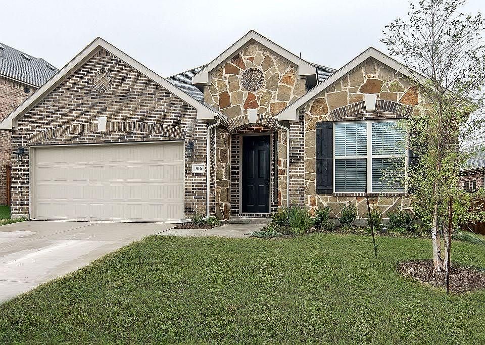 1st image of 916 Llano Falls Dr