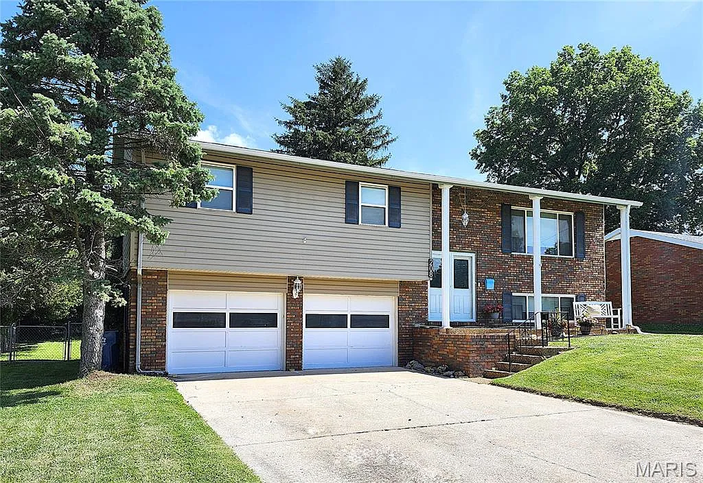 208 Rosemary Dr photo 1