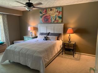 2318 Hunters Run Dr, Reston, VA 20191