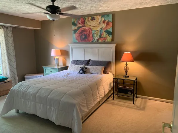 2318 Hunters Run Dr, Reston, VA 20191