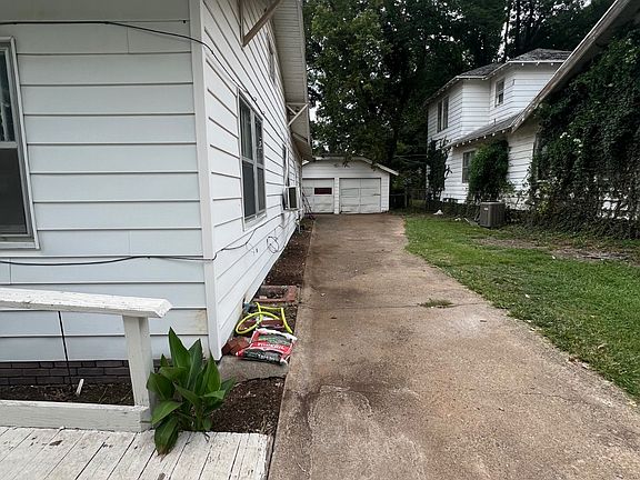 3rd image of 1001 S 7th St