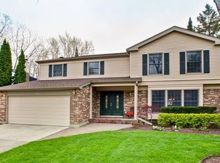 821 Pembrooke Rd, Libertyville, IL 60048