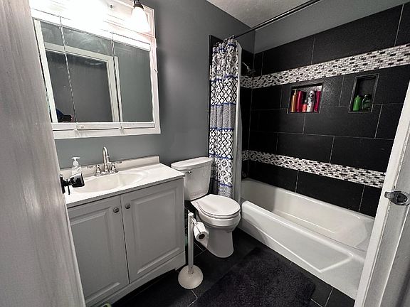 5th image of 6 Wenwood Ct