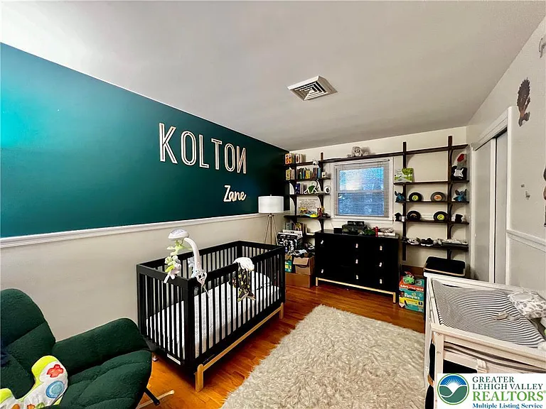 1160 Brentwood Ave — Photo 5
