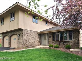 215 Woburn Ln, Schaumburg, IL